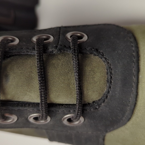 Sorel Wedge Boots. Like New - Picture 11 of 11